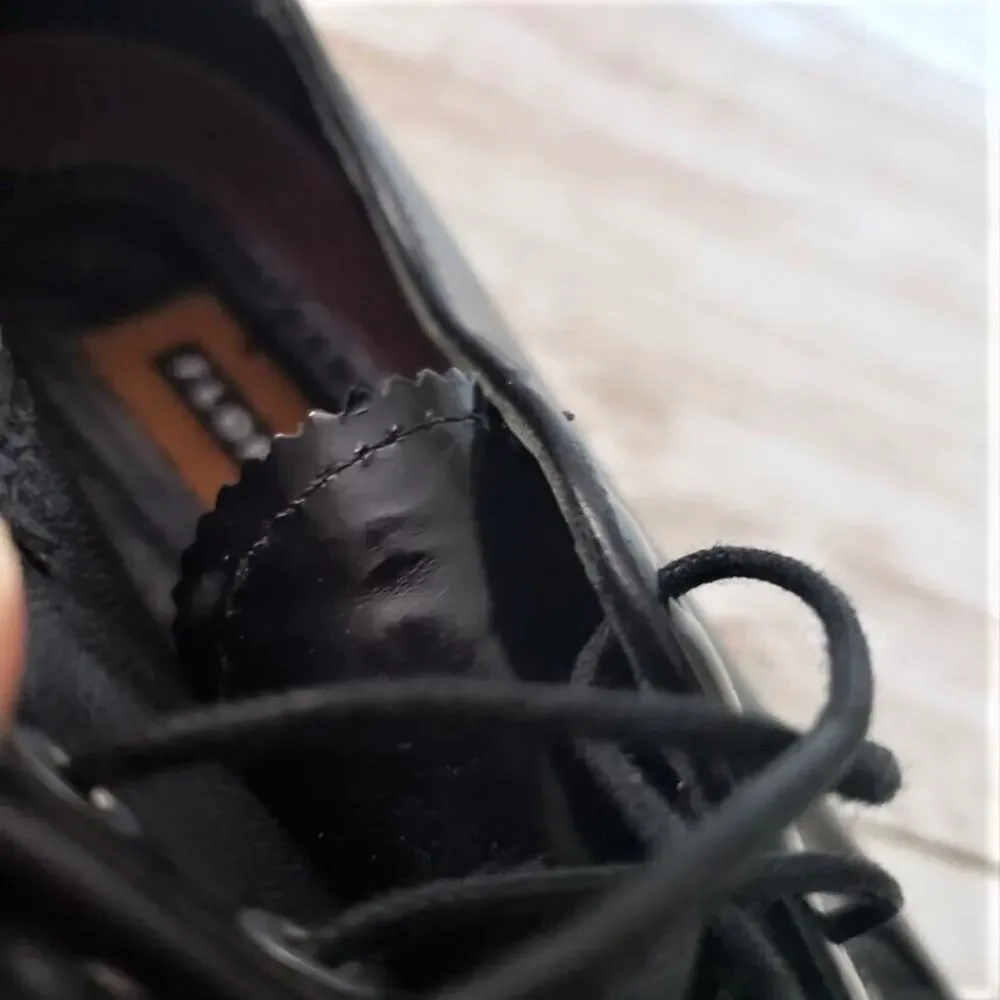 Florsheim Men's Derby Leather Black **One Shoe is Size 7.5, One is Size 8** - Picture 3 of 10